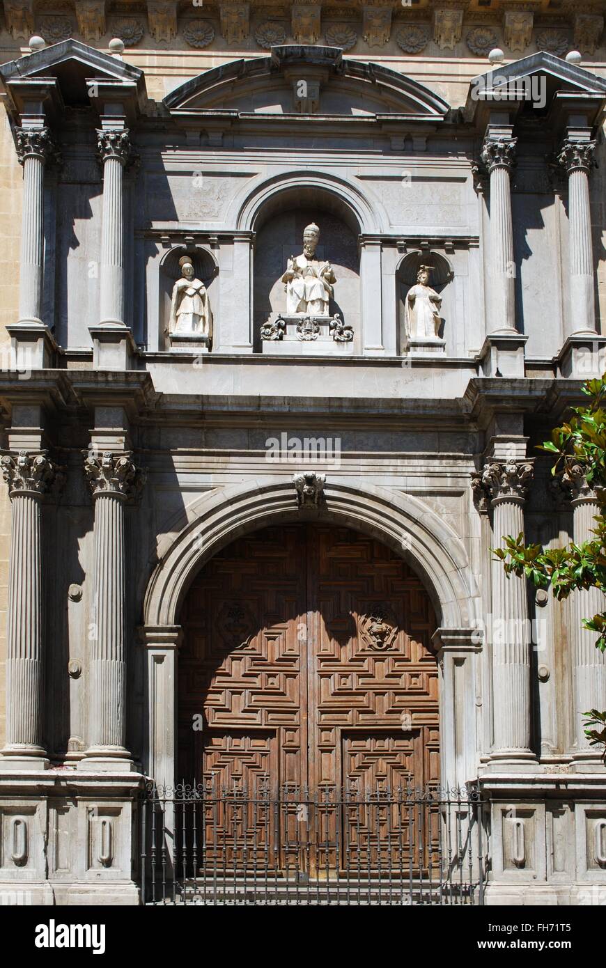 Süd-West-Haustür von der Santa Maria De La Encarnación-Kathedrale, Granada, Provinz Granada, Andalusien, Spanien, Europa. Stockfoto