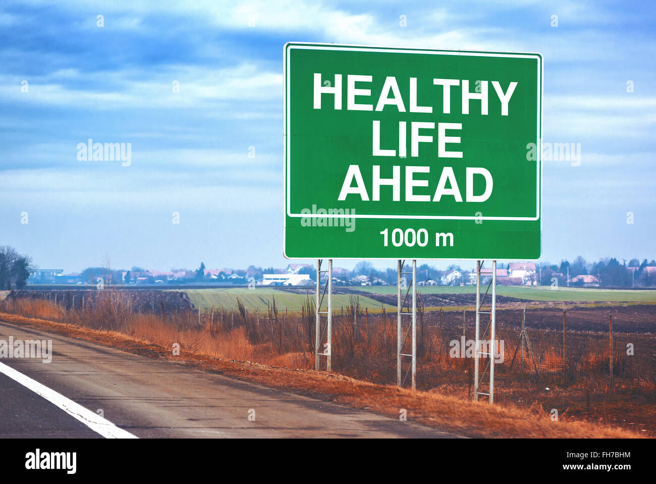 Gesundes Leben voraus Verkehrszeichen am Straßenrand, nutzen für die bevorstehenden Gesundheit Metapher. Stockfoto