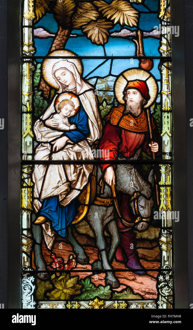St Michaels Kirche, Newport, Wales. 19c-Glasmalerei-Fenster zeigt die Heilige Familie auf der Flucht nach Ägypten Stockfoto