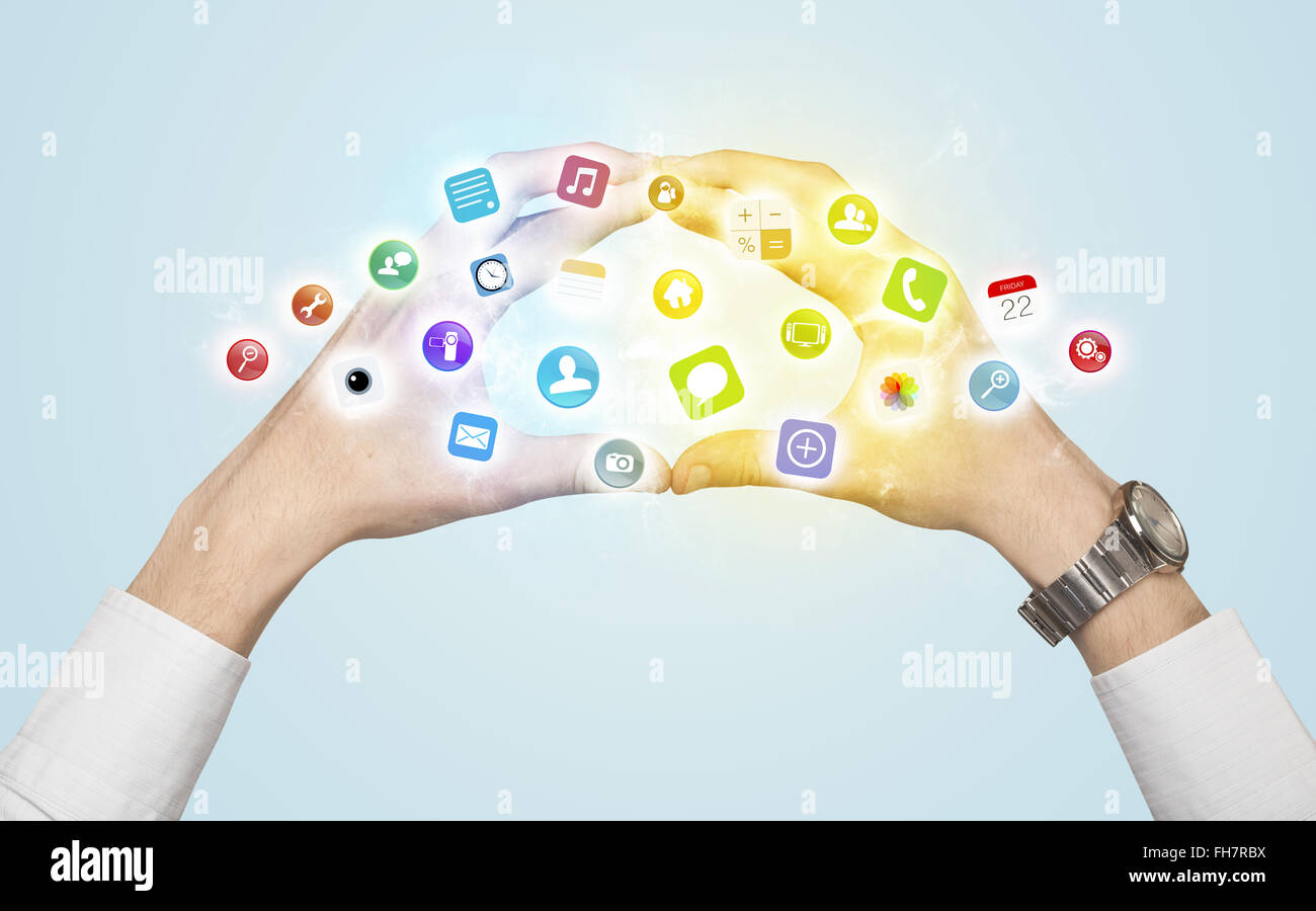 Erstellen eines Formulars mit mobile app-Symbole Hände Stockfoto