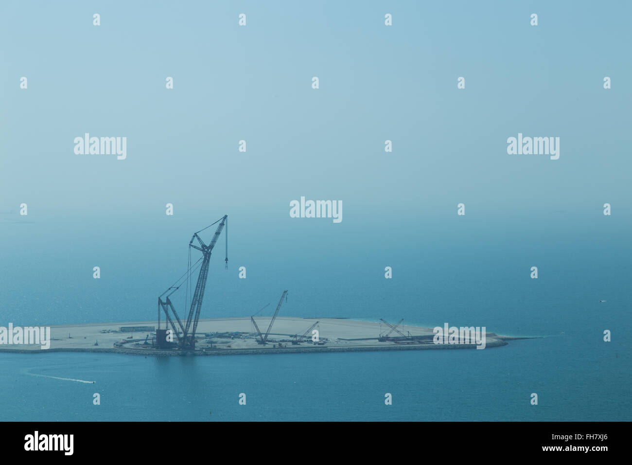 Baustelle auf einer kleinen Insel in der Nähe der Küste von Dubai. Stockfoto