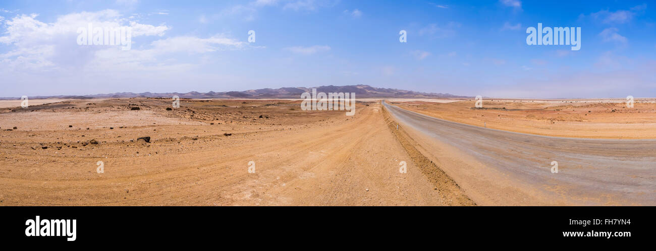 Namibia, Küstenstraße zwischen Swakopmund und Cape Cross, Lagunenberg im Hintergrund Stockfoto