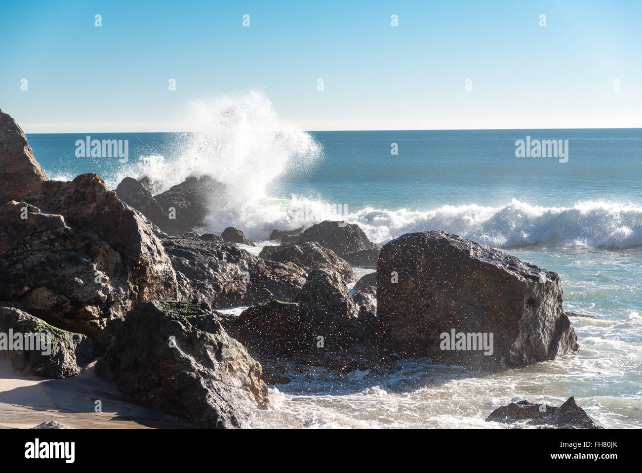 Wellen, die in Punkt Dume, Zuma Beach, LA Stockfoto