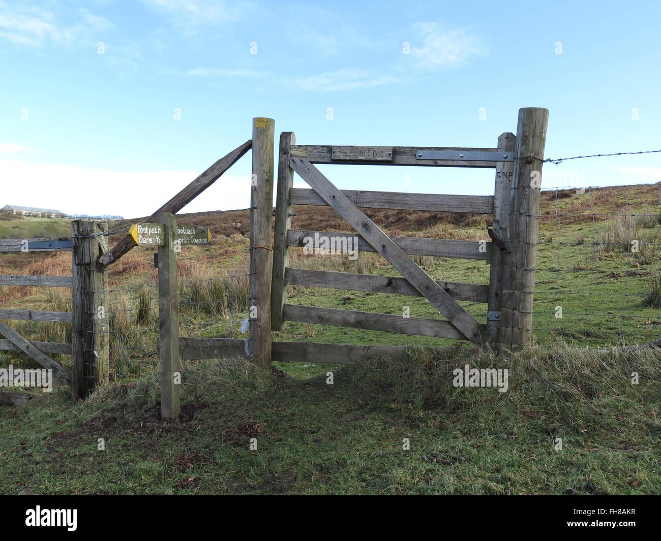 Exmoor: Fußweg, Tor und Zeichen auf moor Stockfoto