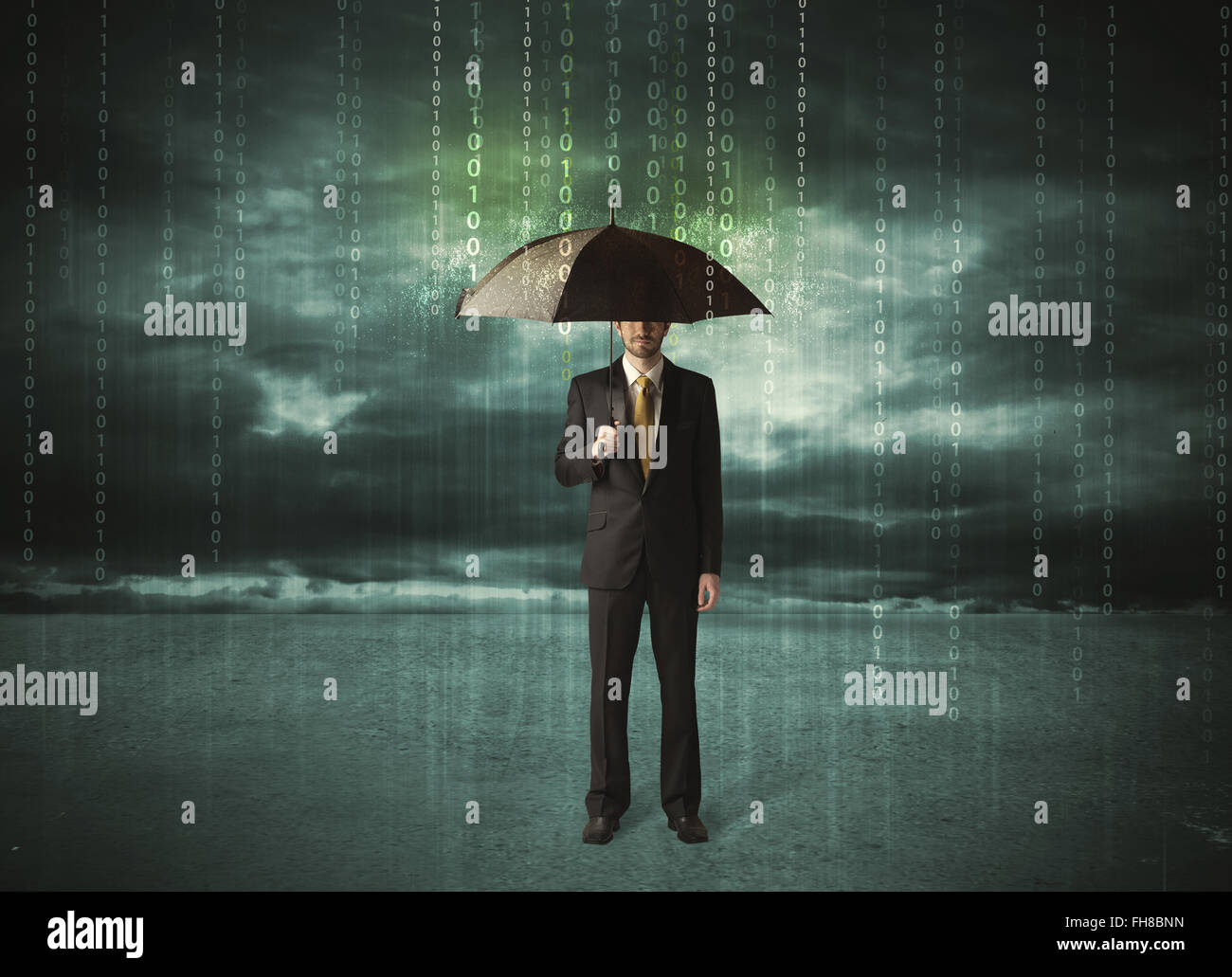 Business-Mann stehend mit Schirm Datenschutzkonzept Stockfoto