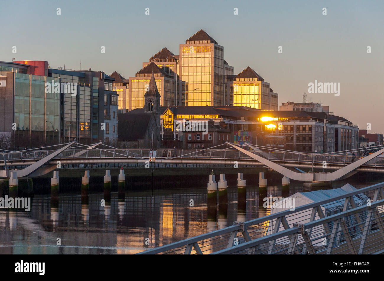 Ulster Bank Republik von Irland HQ, Georges Quay, Dublin bei Sonnenaufgang. Stockfoto
