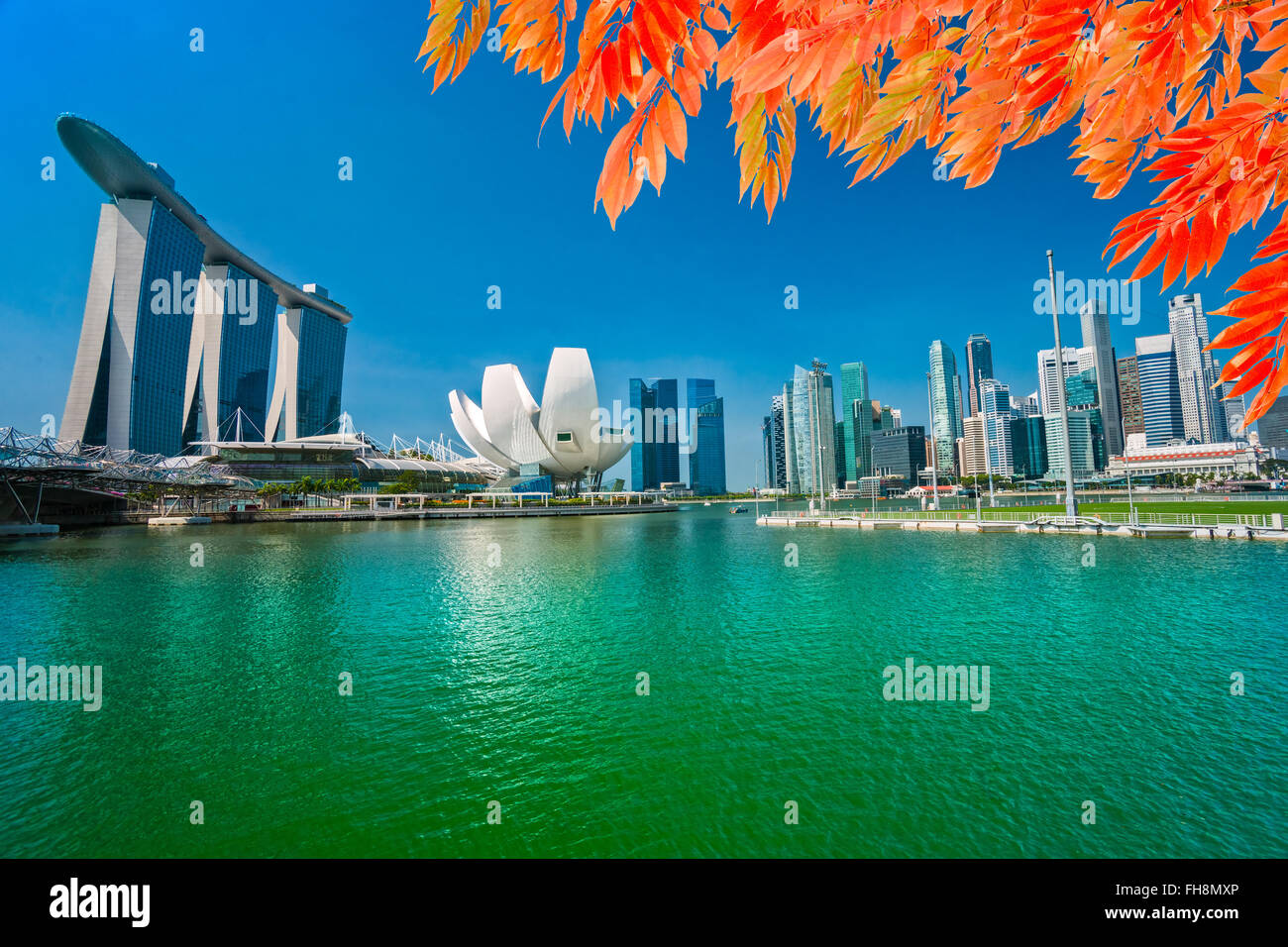 Skyline von Singapur im Weitwinkel. Stockfoto