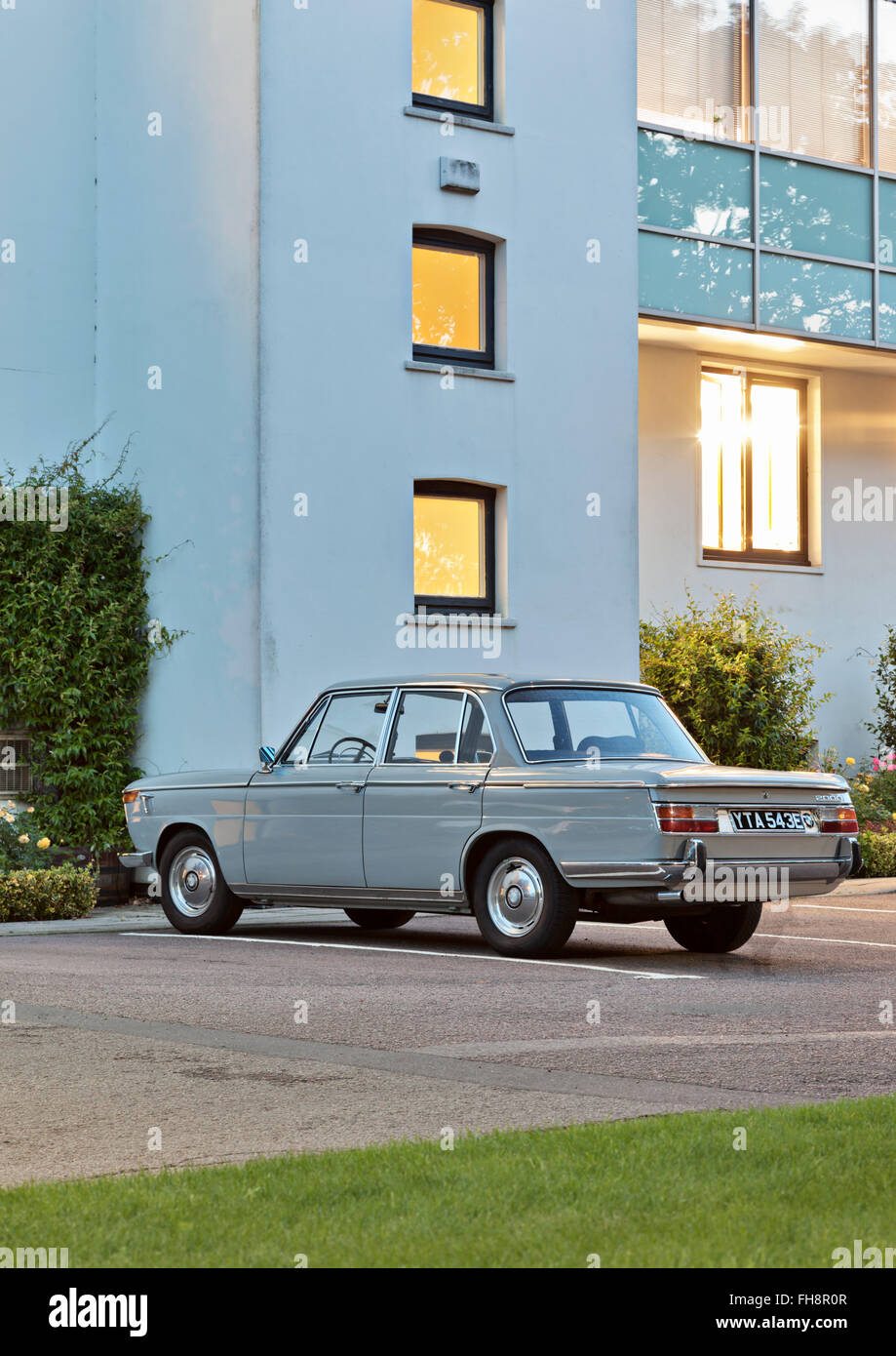 BMW 2000 - Dove Grey Limousine Oldtimer. Stockfoto