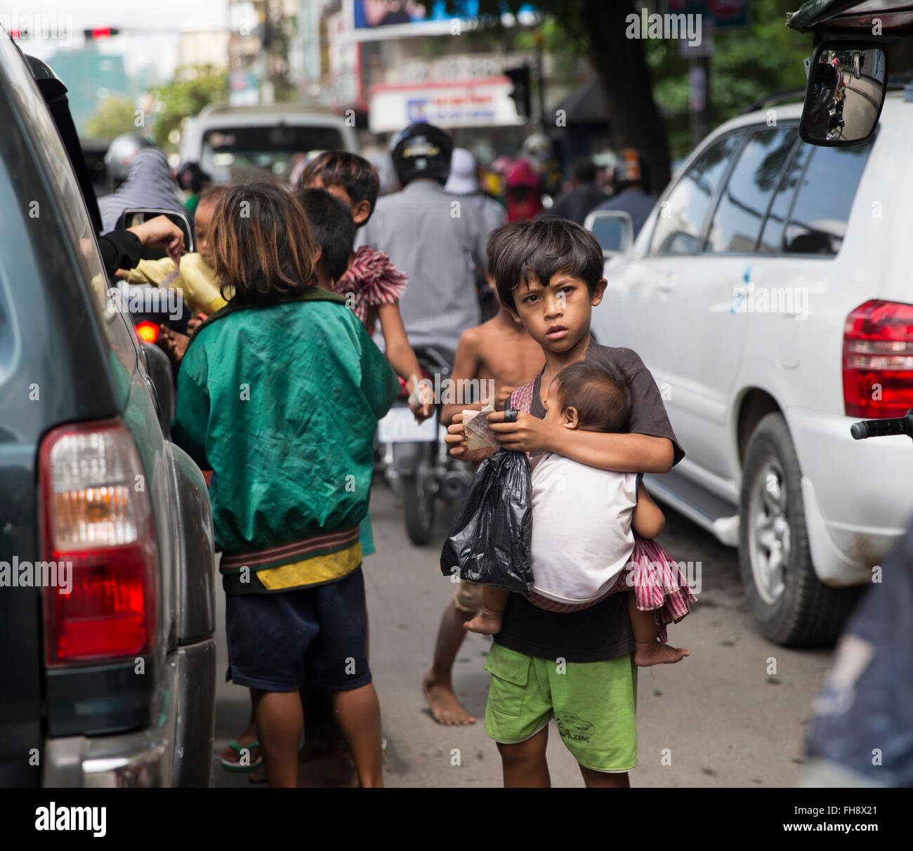 Kinder in der Straße betteln, Phnom Penh, Kambodscha Stockfoto