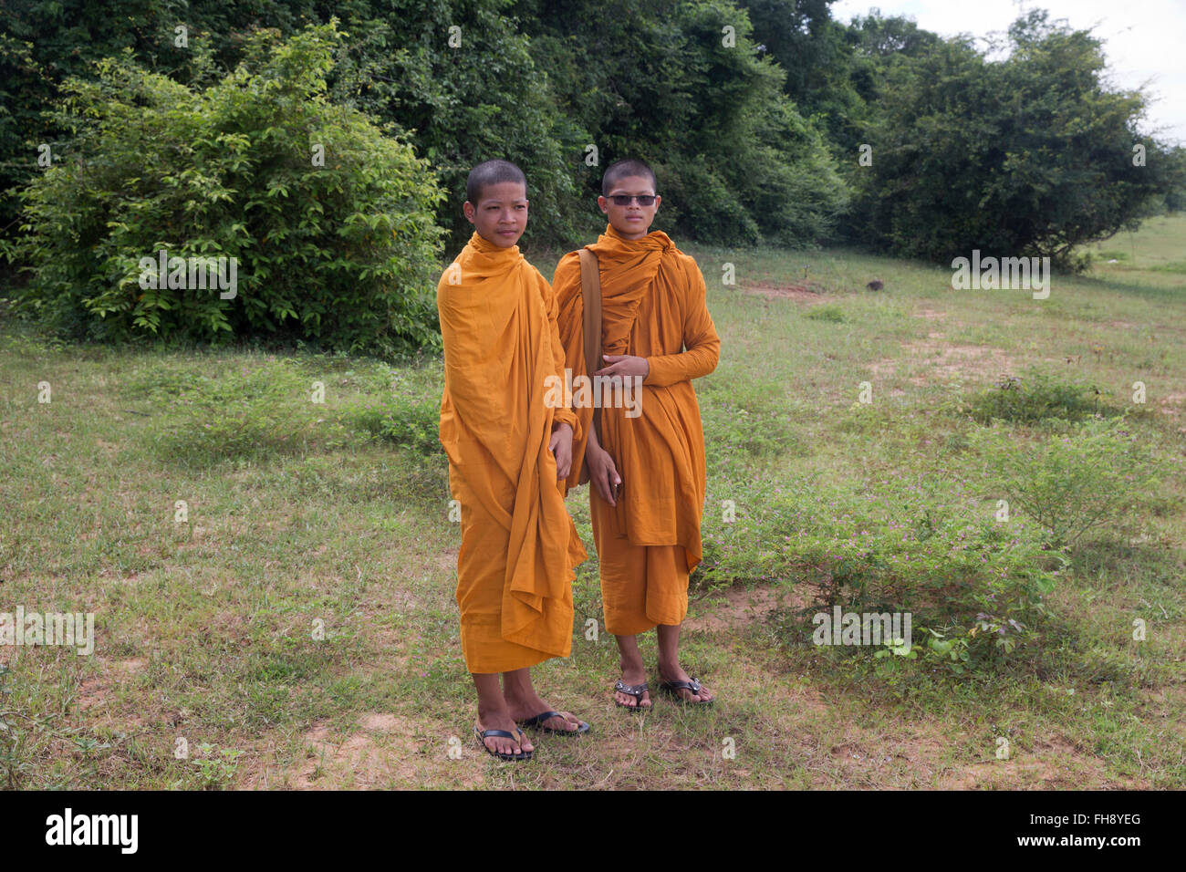 zwei junge buddhistische Mönche in West Bay, Siem Reap, Kambodscha Stockfoto