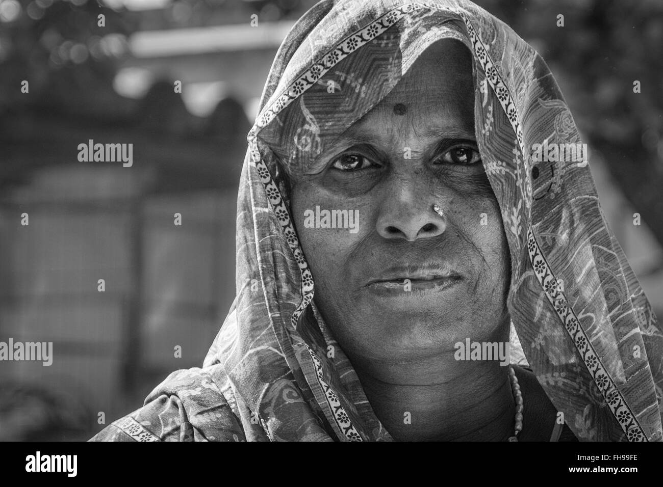 Porträt einer indischen Frau mittleren Alters in Orchha, Indien. Stockfoto