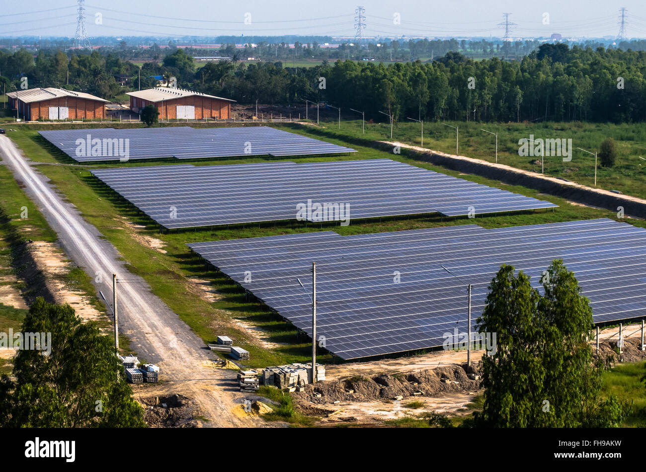 Solarpark, Solarzellen Foto aus der Luft Stockfoto