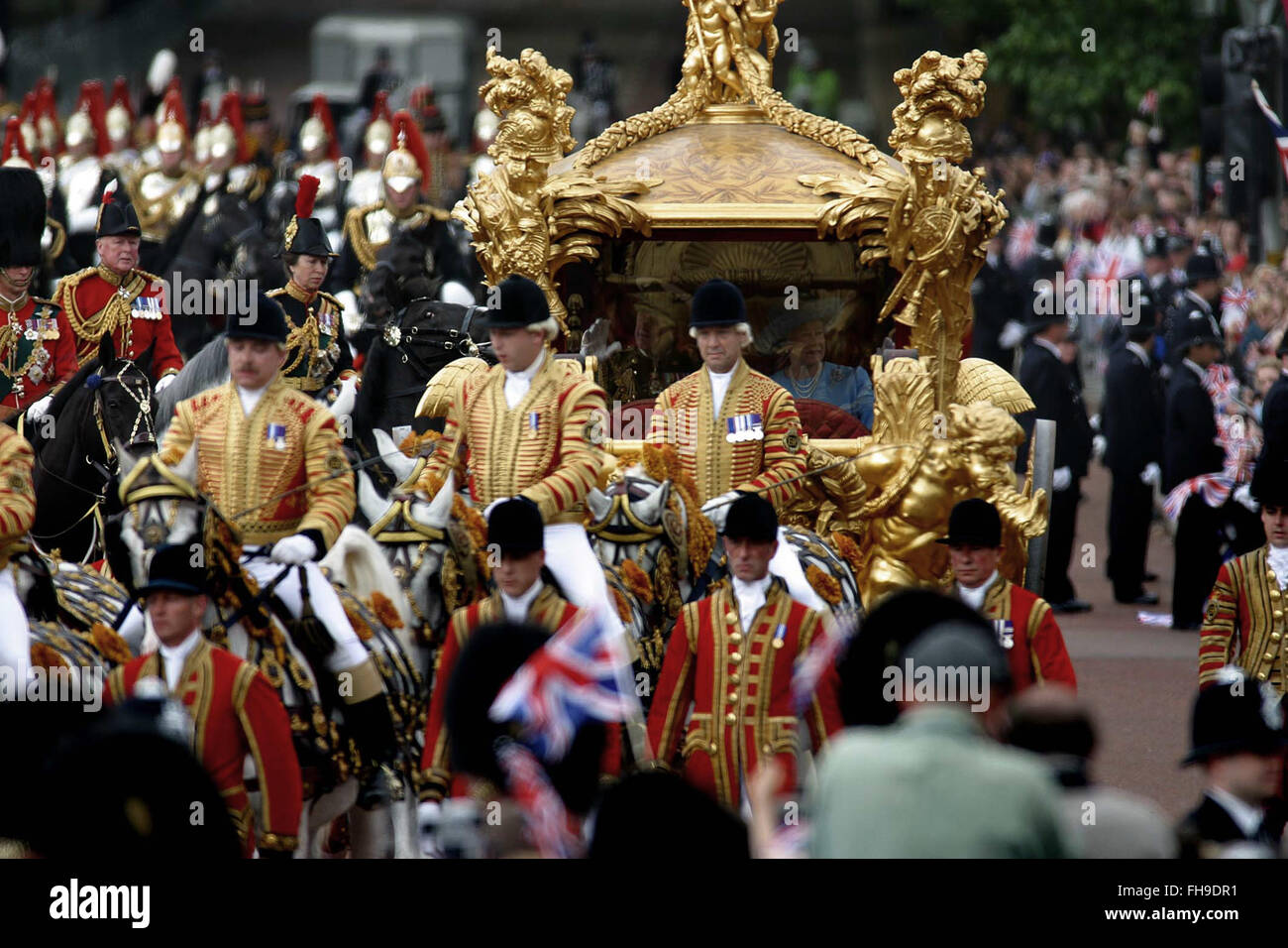 Queen elizabeth thronjubiläum 2002 -Fotos und -Bildmaterial in hoher Auflösung – Alamy