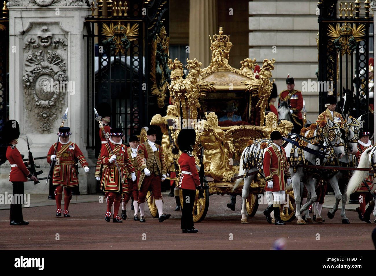 Queen elizabeth thronjubiläum 2002 -Fotos und -Bildmaterial in hoher Auflösung – Alamy