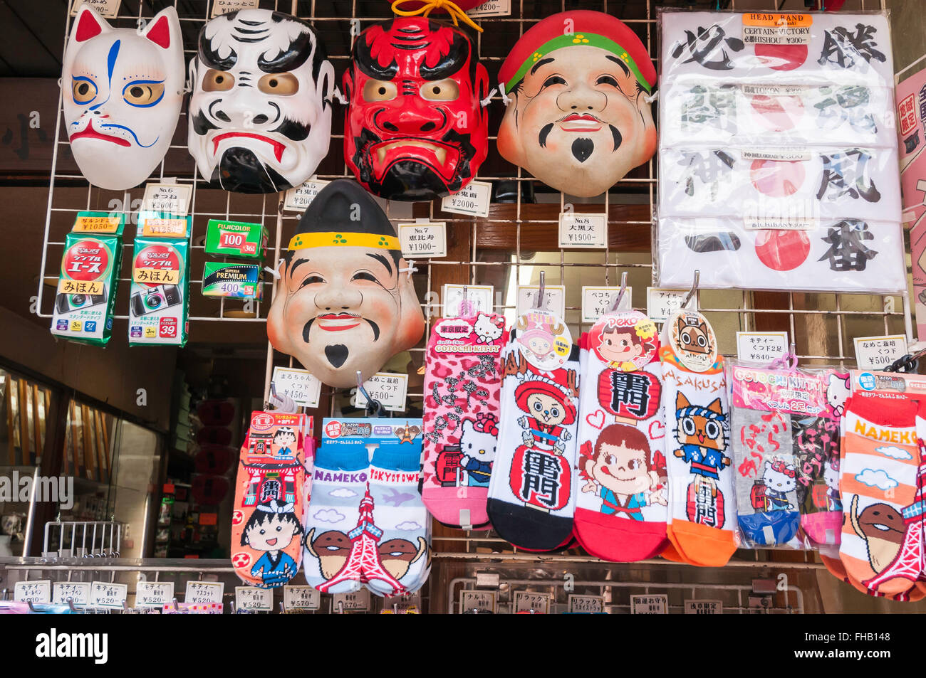 Japanische Schrift Marken zum Verkauf, Senso-Ji (Asakusa Kannon Tempel), Nakamise-Dori, Asakusa, Tokio, Japan Stockfoto