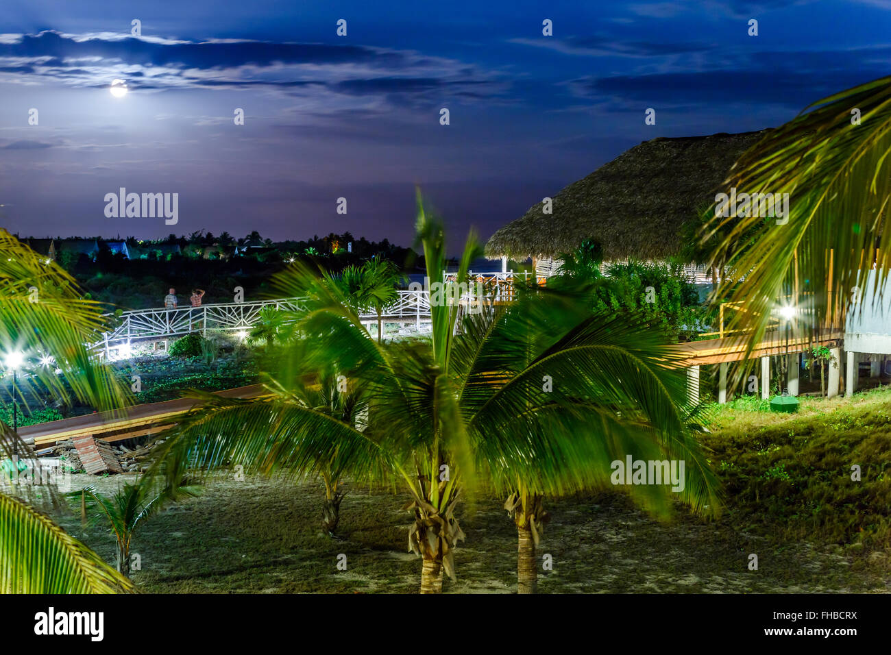 Blick auf Hotel bei Nacht, Cayo Largo, Stockfoto