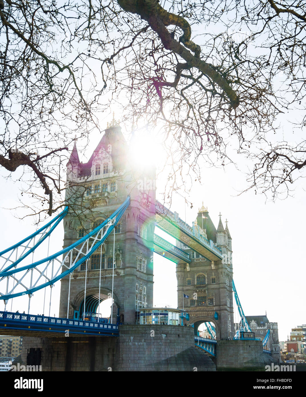 Sonne hinter der Tower Bridge und der Themse, City of London, England, Vereinigtes Königreich, Europa Stockfoto