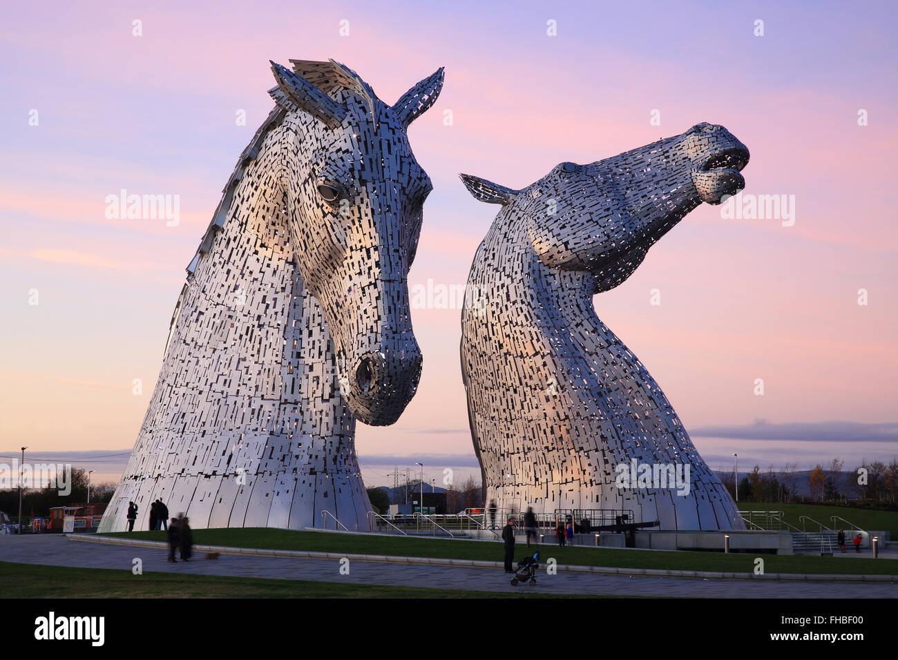 Die Kelpies, die weltweit größte Pferd Skulpturen, in Falkirk, Schottland, Vereinigtes Königreich Stockfoto