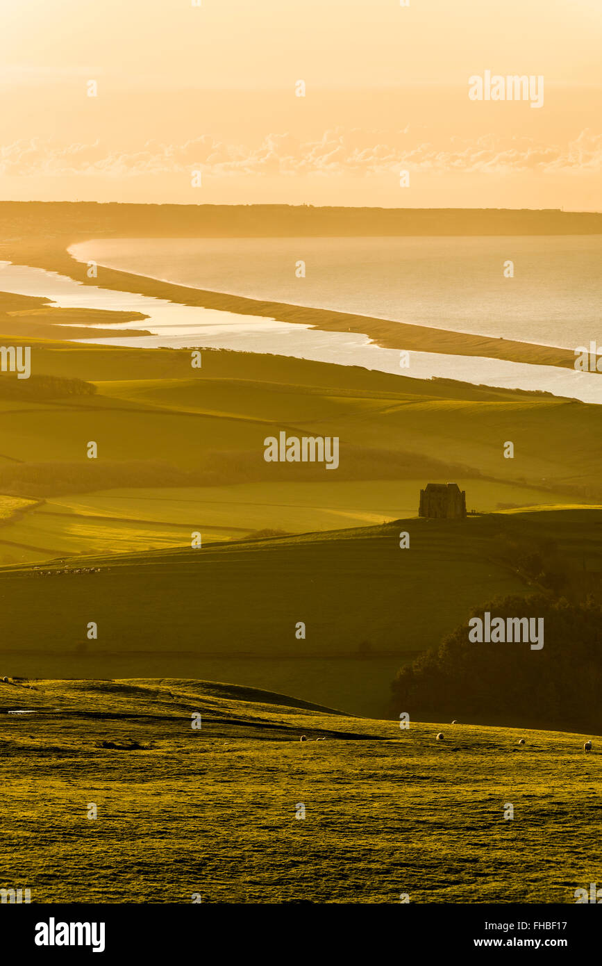 Sonnenaufgang über St. Katharina-Kapelle, Chesil Beach, die Flotte und Portland von Abbotsbury Hügel, Dorset, England, Vereinigtes Königreich, Europa Stockfoto