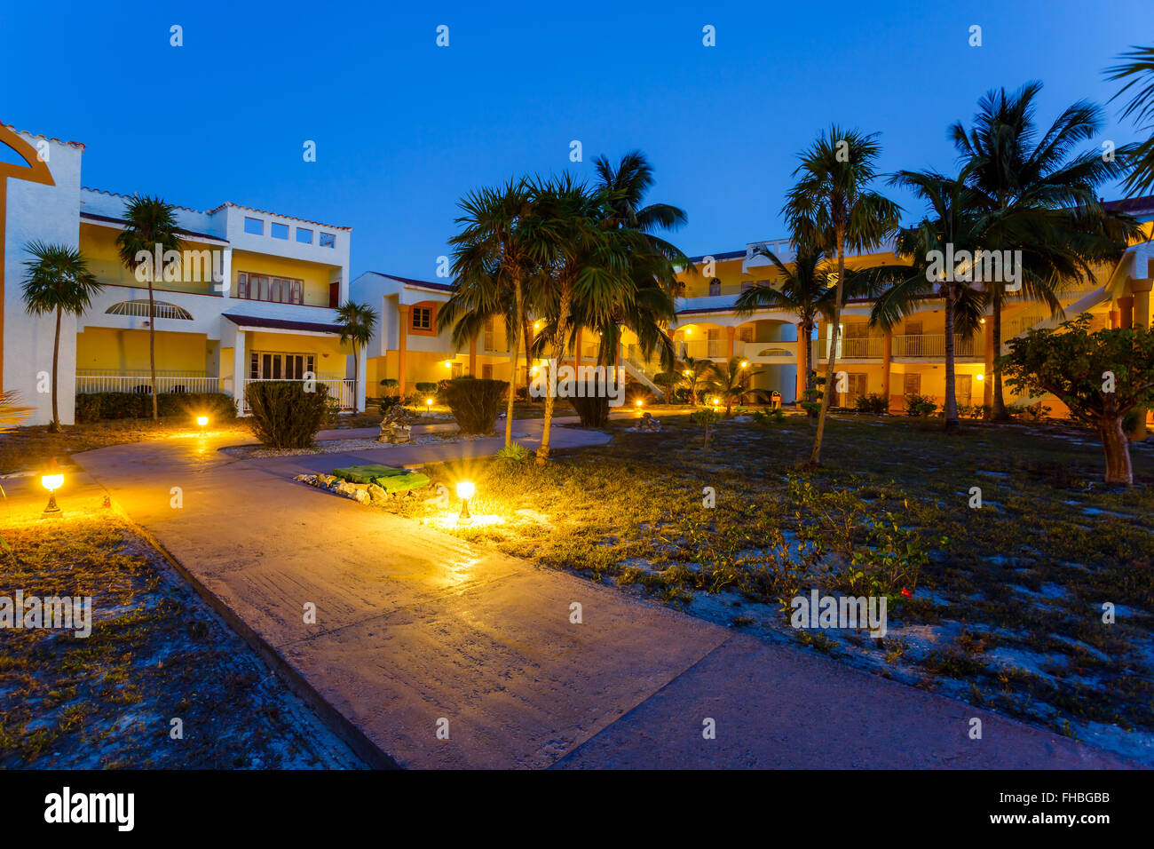 Blick auf Hotel bei Nacht, Cayo Largo, Stockfoto