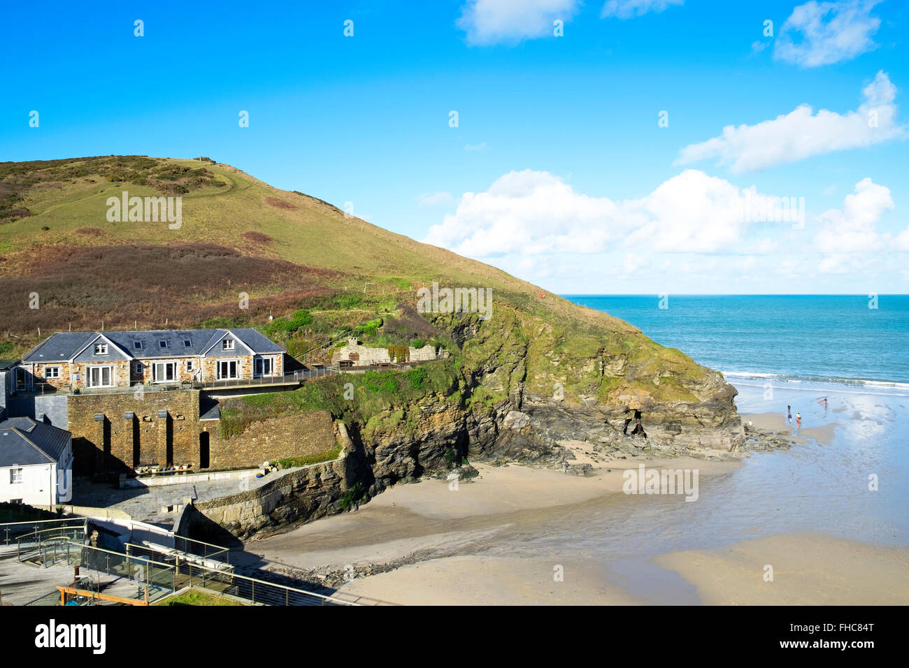 neue Häuser gebaut, in der Nähe von He Strand von Portreath in Cornwall, Großbritannien Stockfoto