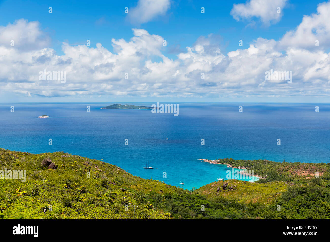 Seychellen, Praslin, Ansicht von Anse Lazio, Pointe Chevalier Aride Island Stockfoto