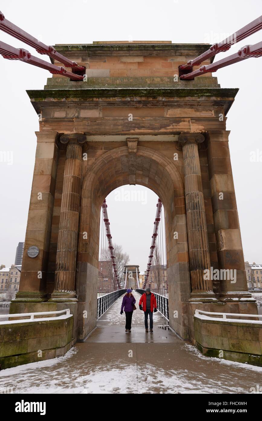 Die South Portland Street Hängebrücke an einem Wintertag in Glasgow, Scotland, UK Stockfoto