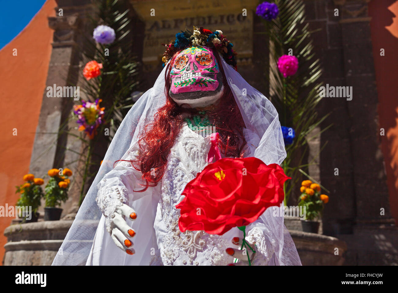 LA CALAVERA CATRINA oder elegante Schädel ist Symbol des DAY OF THE DEAD - SAN MIGUEL DE ALLENDE, Mexiko Stockfoto