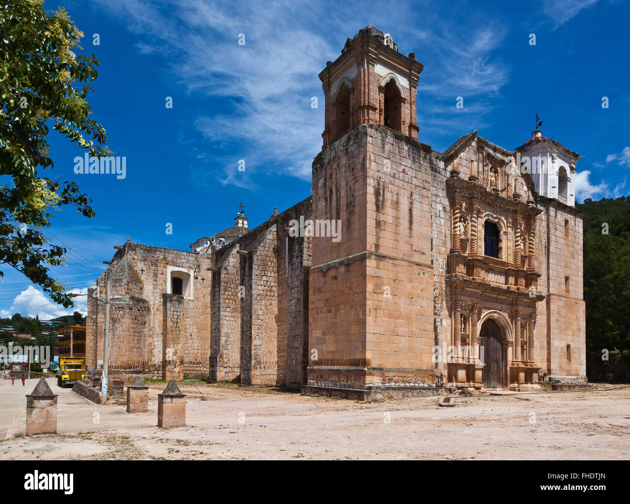 Eine historische katholische Kirche in eine kleine Bergstadt - Bundesstaat OAXACA, MEXICO Stockfoto