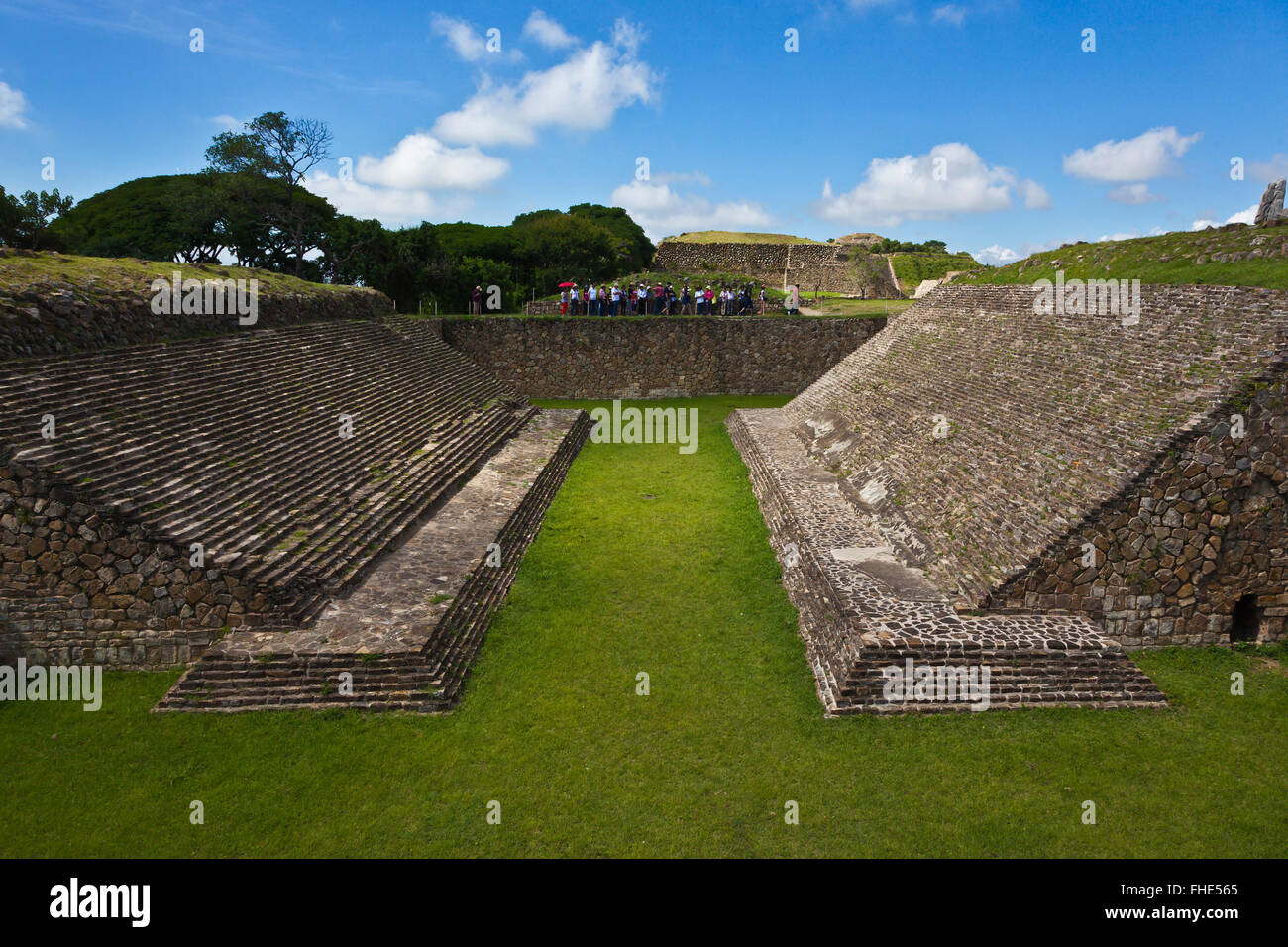 Die ZAPOTEKEN BALLSPIELPLATZ am MONTE ALBAN, die zurückreicht bis 500 v. Chr. - OAXACA, Mexiko Stockfoto