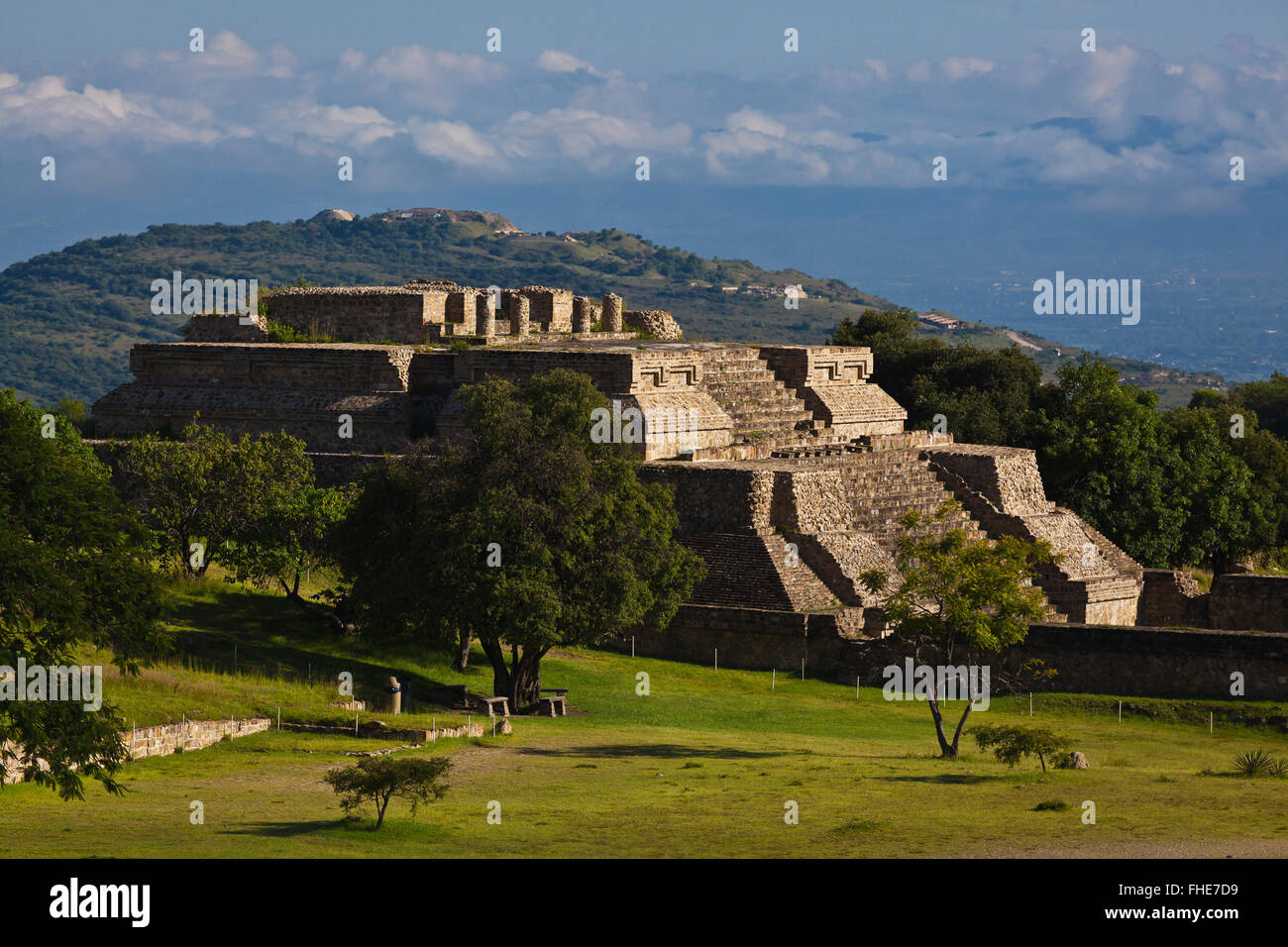 Systembau IV K ist ein Tempel in das GRAND PLAZA am MONTE ALBAN ZAPOTEKEN-Stadt, die zurückreicht bis 500 v. Chr. - OAXACA, Mexiko Stockfoto