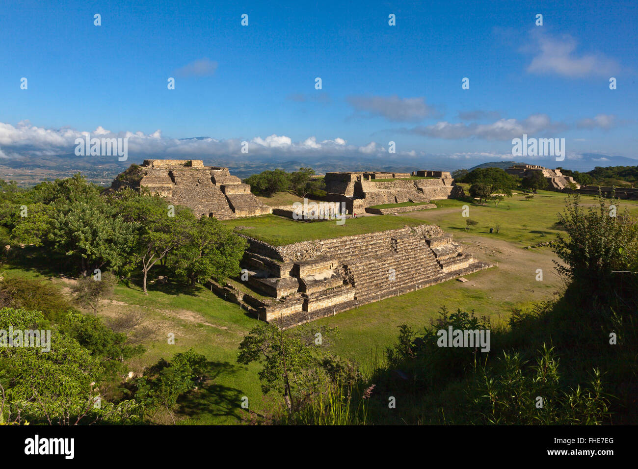 SYSTEM M oder Gebäude von THE DANCERS (Edificio de Los Danzantes) des GRAND PLAZA am MONTE ALBAN 500 BC - O stammt Stockfoto