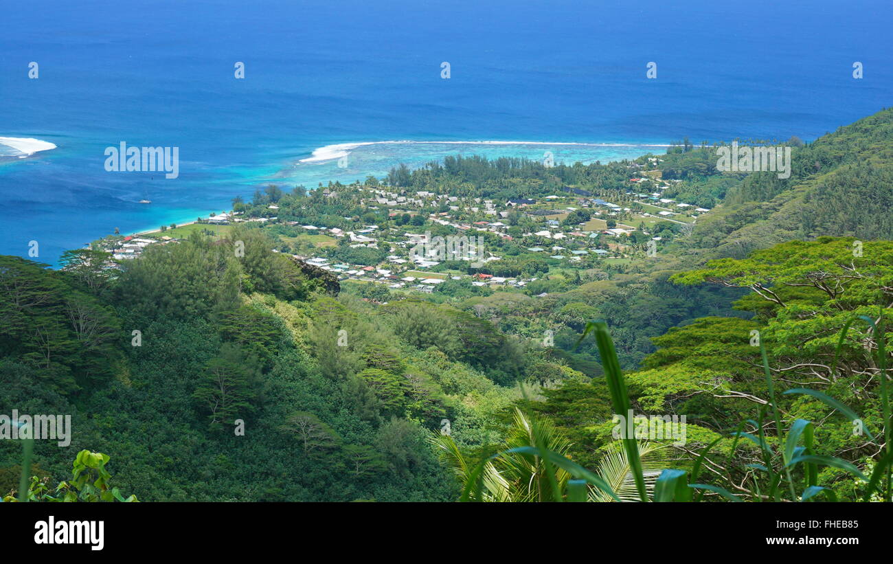 Blick über das Dorf Fahrt vom Mount Turi, Huahine Nui Insel, Pazifik, Französisch-Polynesien Stockfoto