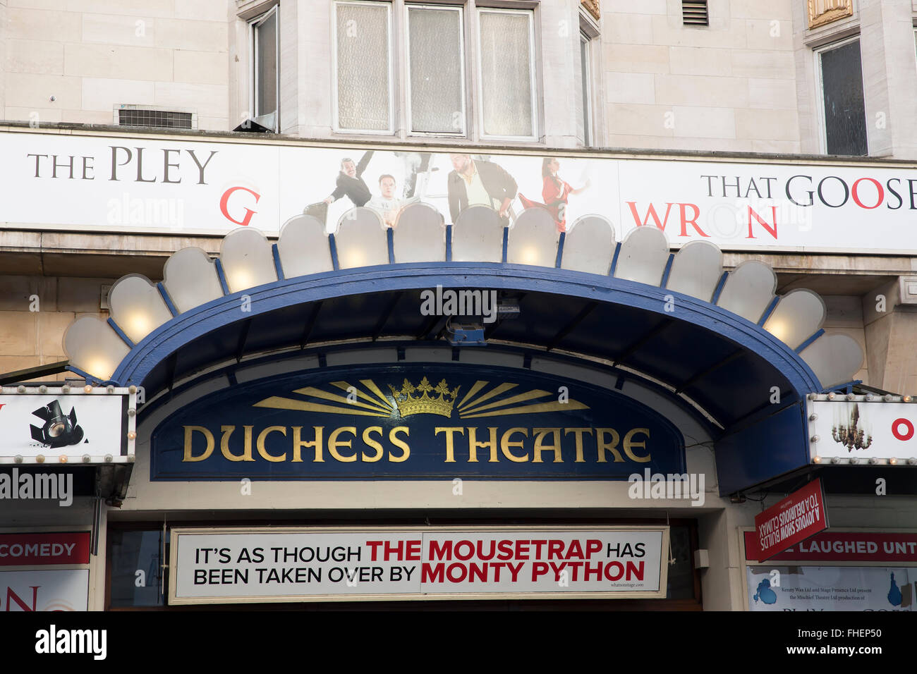 Duchess Theatre in London, wo das Spiel, das was schief geht derzeit angezeigt wird Stockfoto