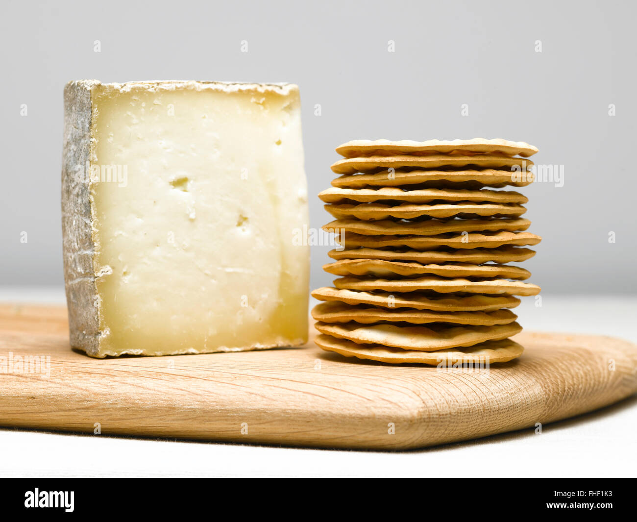 Käse und Cracker Stockfoto