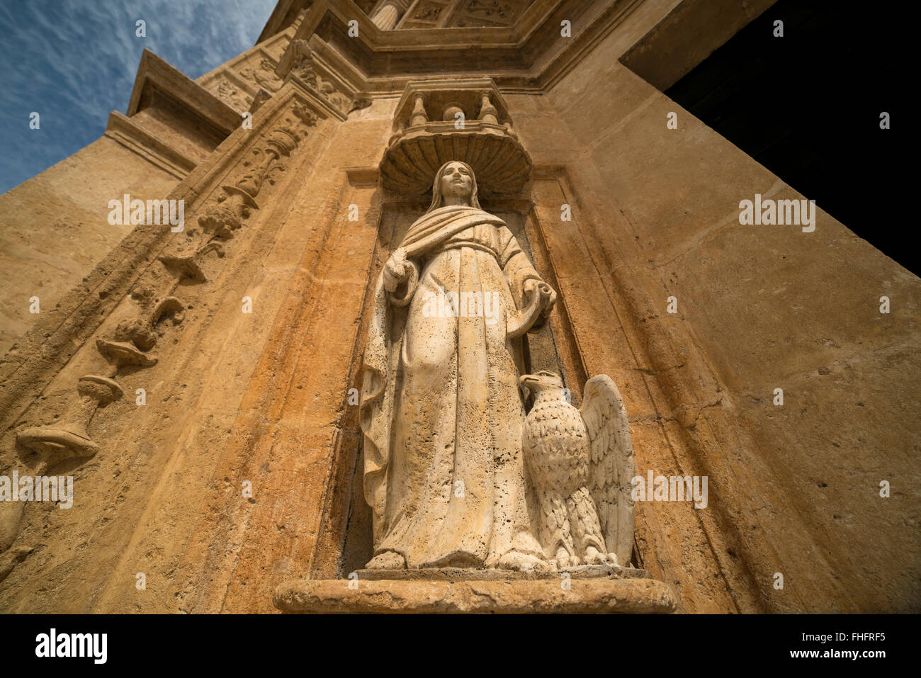 Statue von der Kathedrale Basilica Menor De La Virgen De La Anunciación / Catedral Primada de América, Hauptstadt Santo Domingo, Dom Stockfoto
