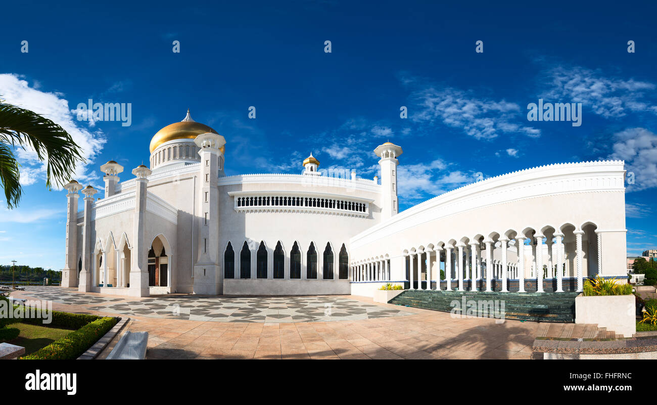 Moschee Sultan Omar Ali Saifuddin Moschee Und Royal Barge In Bsb