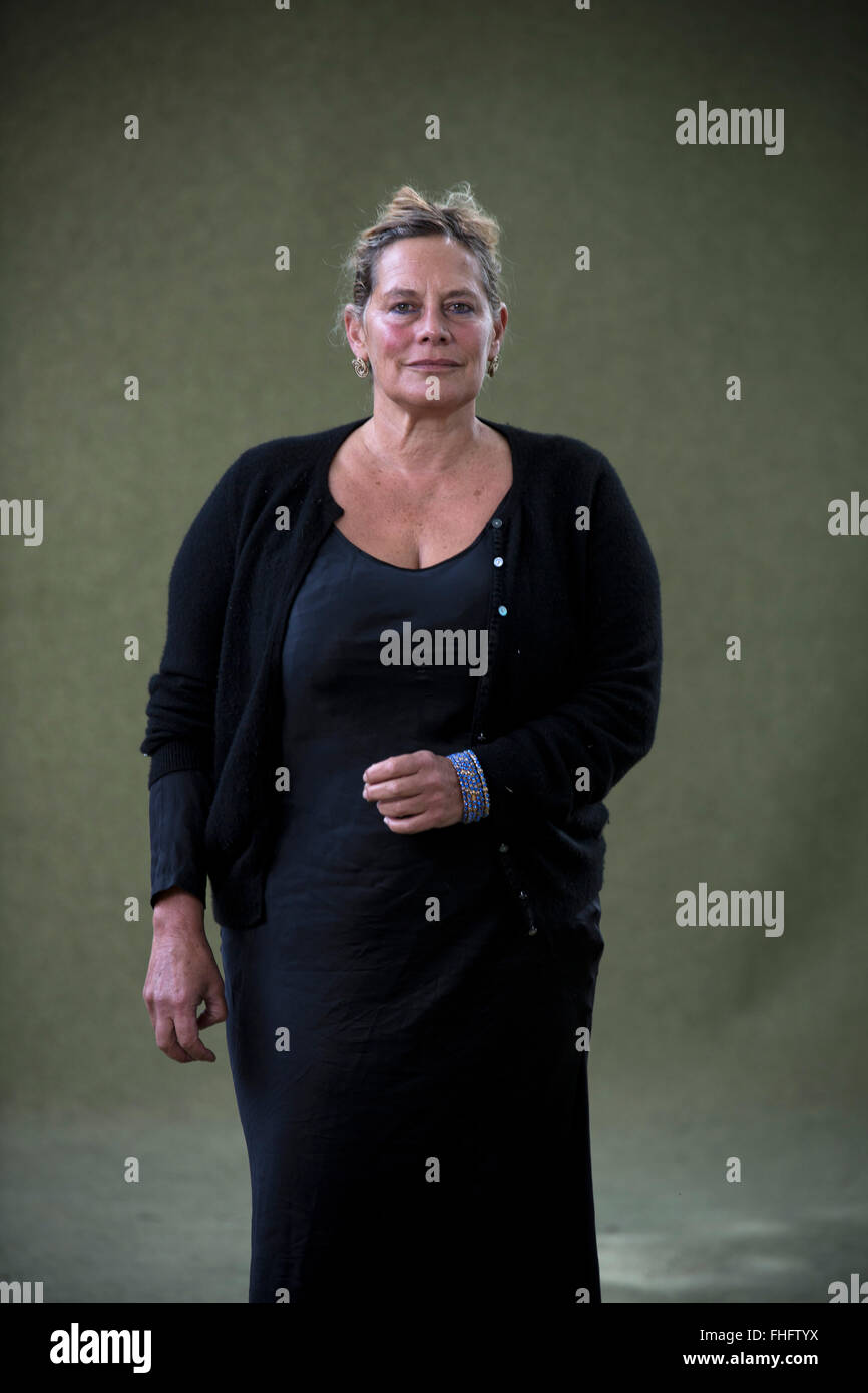 South African stammende britische Dramatiker, Romancier und Dichter Deborah Levy abgebildet auf dem Edinburgh International Book Festival, wo sie über ihr neues Buch mit dem Titel "The ungeliebt" gesprochen. Die drei-Wochen-Veranstaltung ist der weltweit größte Literaturfestival und findet während des jährlichen Edinburgh Festival. Die 2014 Veranstaltung vorgestellten Vorträge und Präsentationen von mehr als 500 Autoren aus der ganzen Welt und war die 31. Auflage des Festivals. Stockfoto
