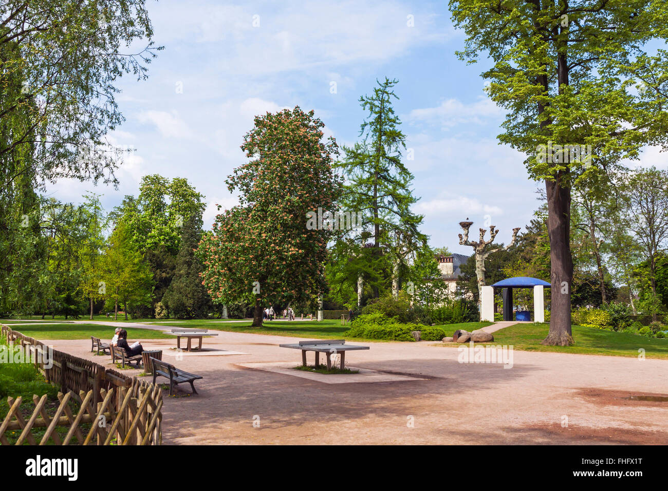 Parc de L'Orangerie, ein öffentlicher Park in der Stadt Straßburg. Das Hotel liegt gegenüber dem Palast Europas Stockfoto