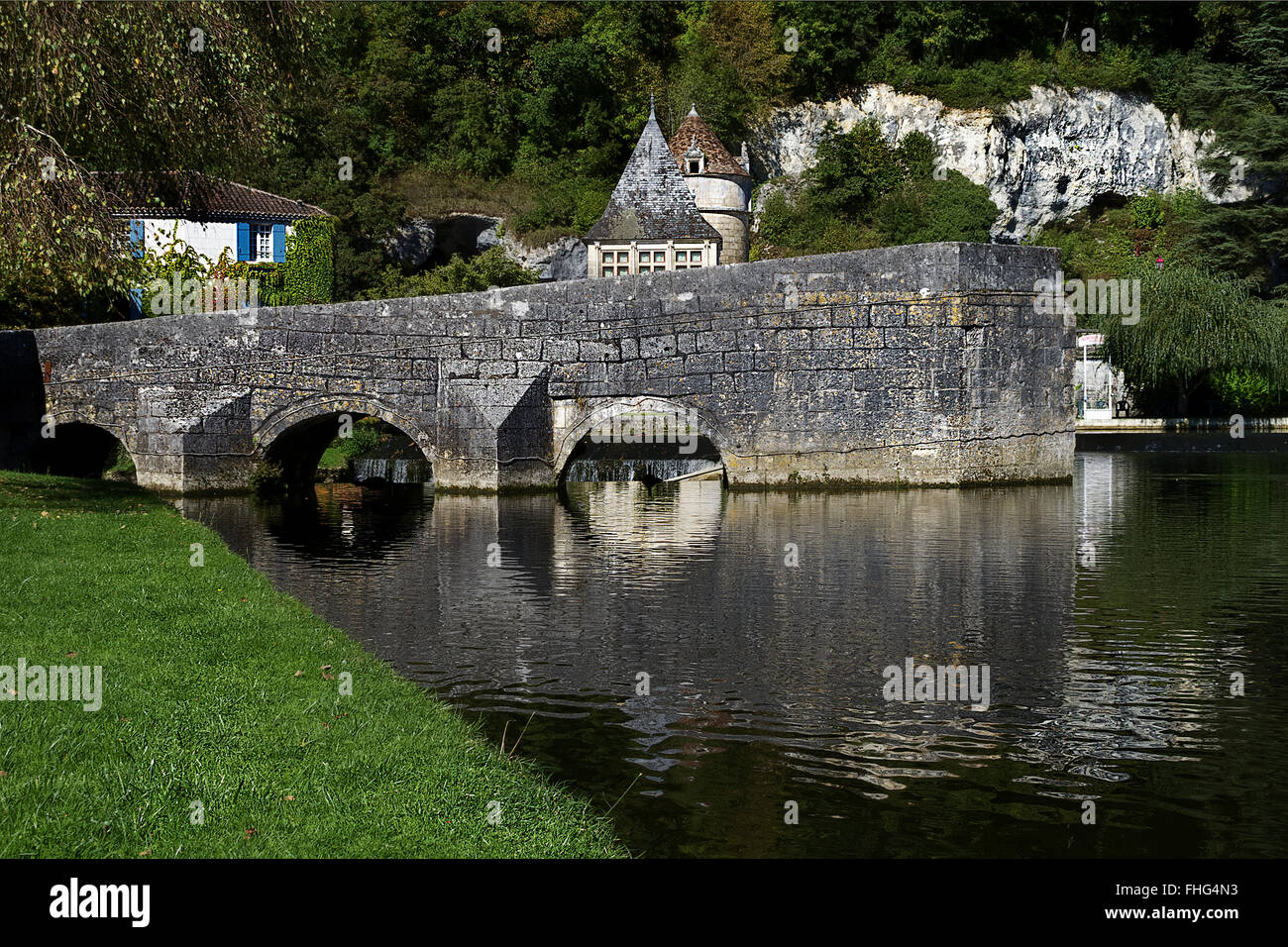 Brücke über den Fluss Dronne in Brantome Stockfoto