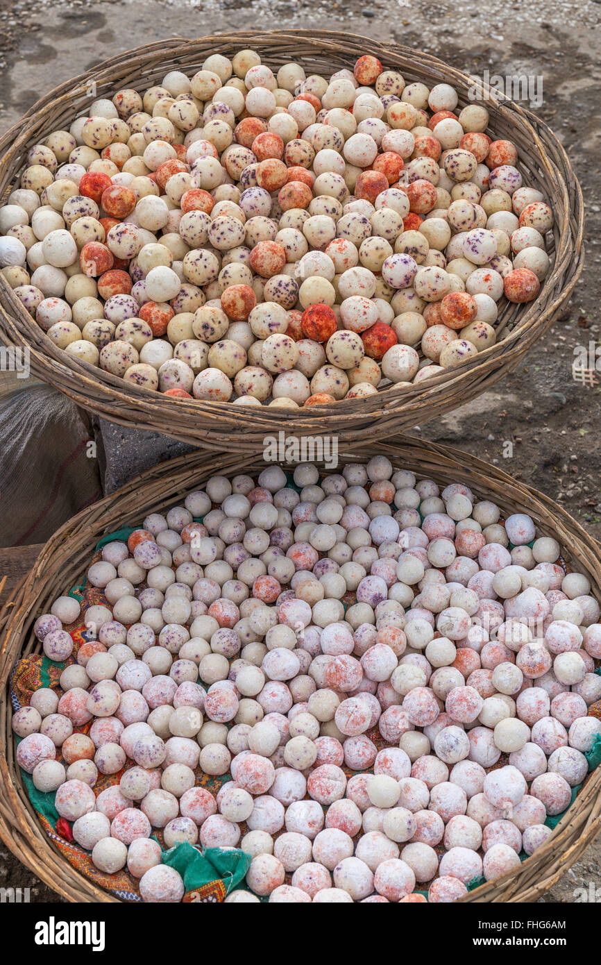 Obst und Gemüse zum Verkauf am höchsten Punkt auf die M39 aus Samarkand Stockfoto