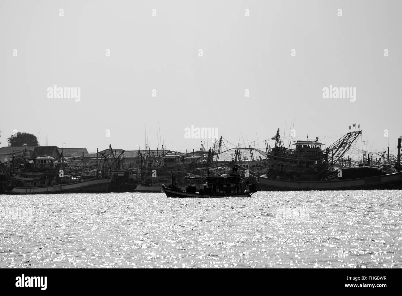 Angelboote/Fischerboote im Meer schwimmende. Stockfoto