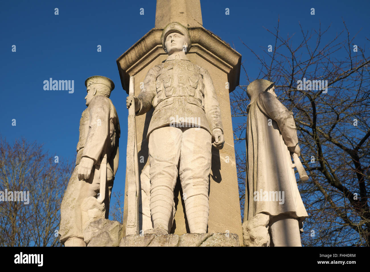 Builth Wells, Wales das Kriegerdenkmal mit Figuren von Soldaten, Matrosen, Kaufmann Seemann und Flieger wurde errichtet im Jahre 1924 Stockfoto