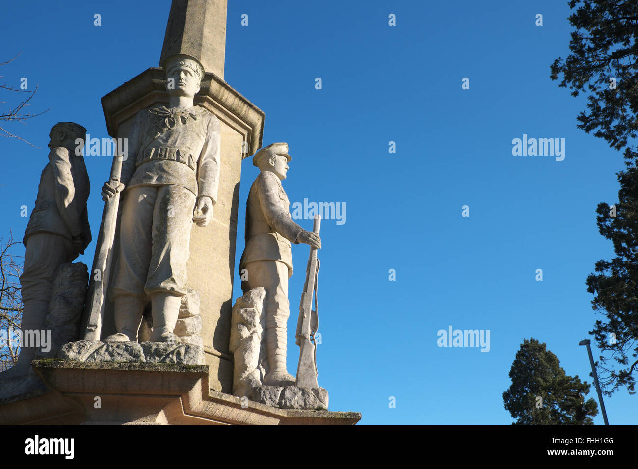 Builth Wells, Wales das Kriegerdenkmal mit Figuren der ein Soldat, Matrose, Flieger und Merchant Seaman entstand im Jahre 1924 Stockfoto