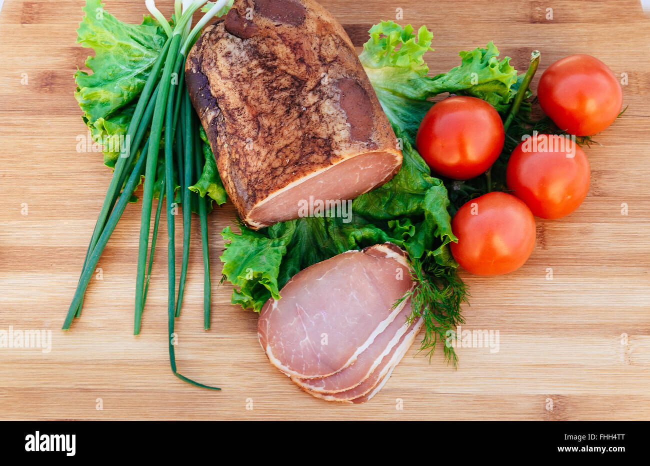 dünne gegrillte Tomaten hausgemachte Restaurant Protein Speck kochen Geschmack grüne balkan gekochten Natur Bio Stockfoto