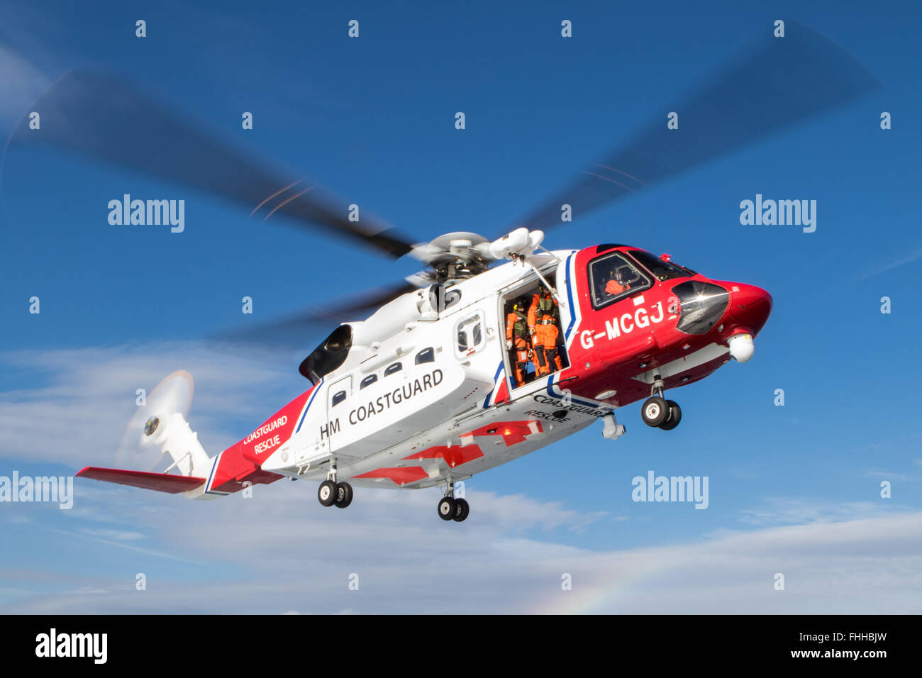 HM Coastguard Rescue Helikopter G-MCGJ auf Übung in Cardigan Bay aus Pwllheli Gwynedd © Alan Dop Alamy Live News Stockfoto