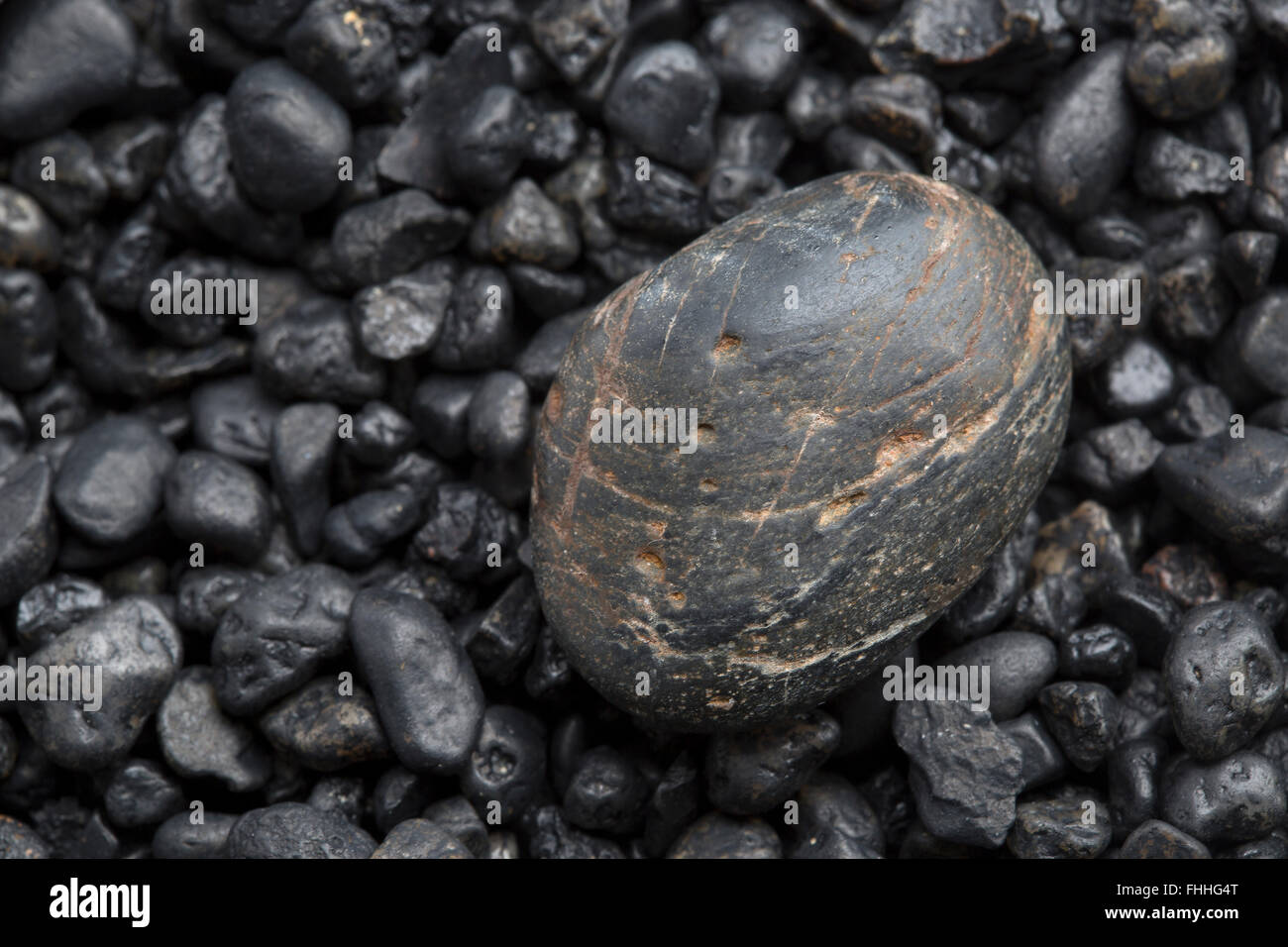 Nahaufnahme von dunklen Steinen für einen Hintergrund Stockfoto