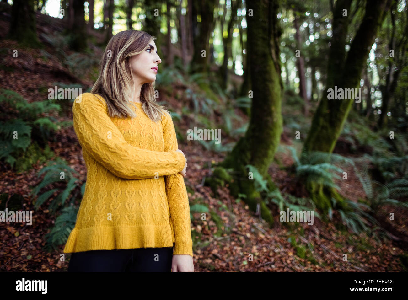 Hübsche blonde Frau Tagträumen Stockfoto