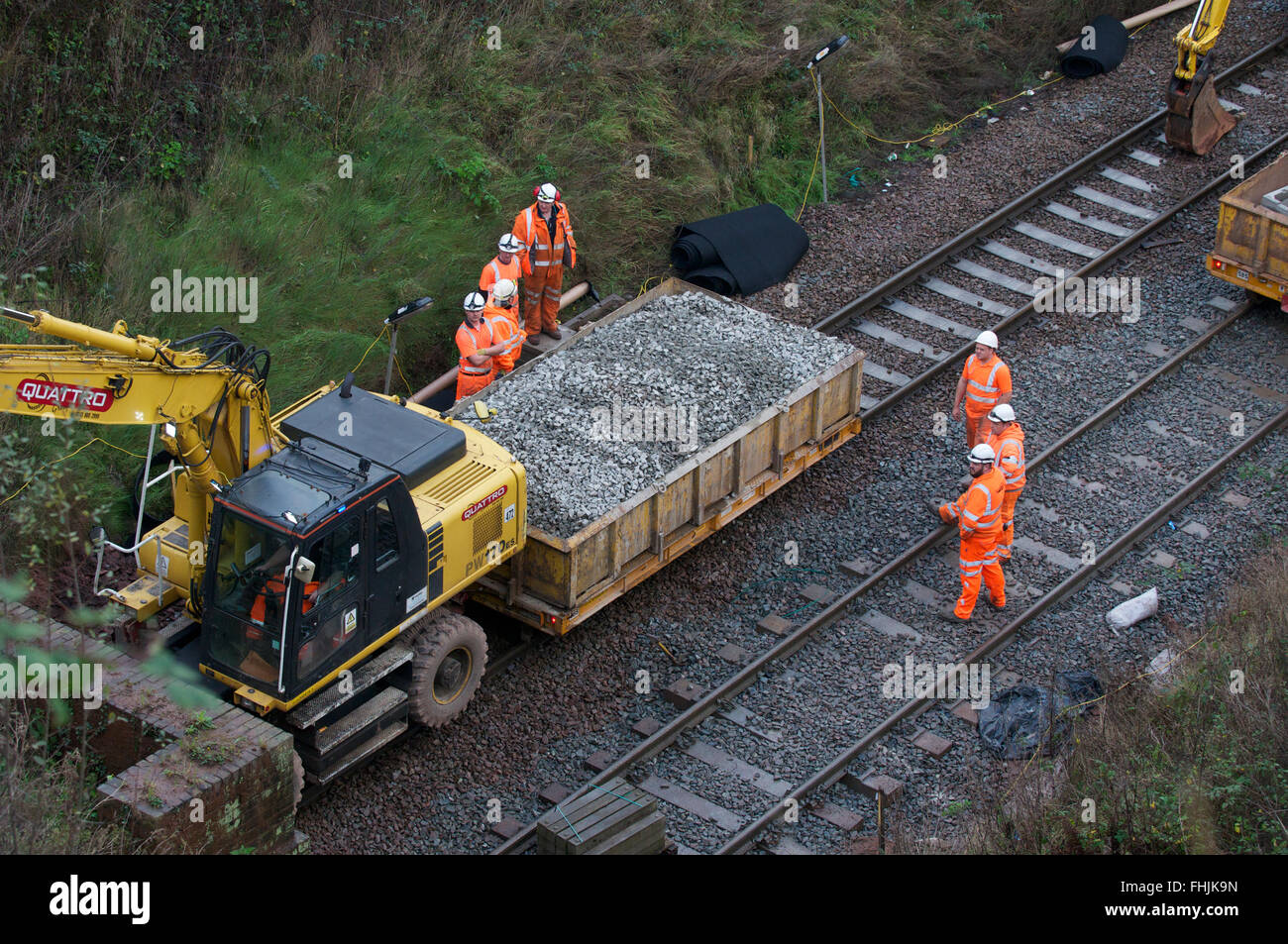 Network Rail Mitarbeiter arbeiten an Gleisinstandhaltung während Linie Schließung, UK. Stockfoto
