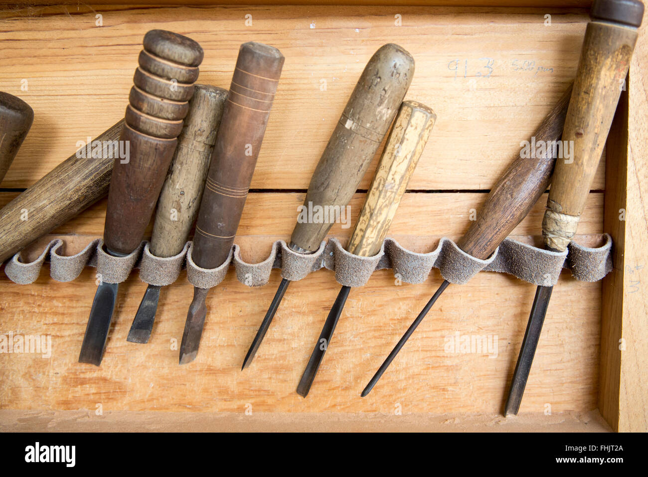 Santa Ana Zegache, Oaxaca, Mexiko - Tools in einer Holzschnitzerei-Genossenschaft. Stockfoto